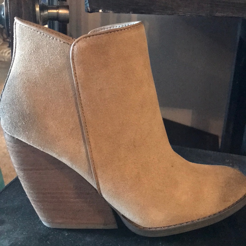 Very Volatile Whitby bootie in Khaki